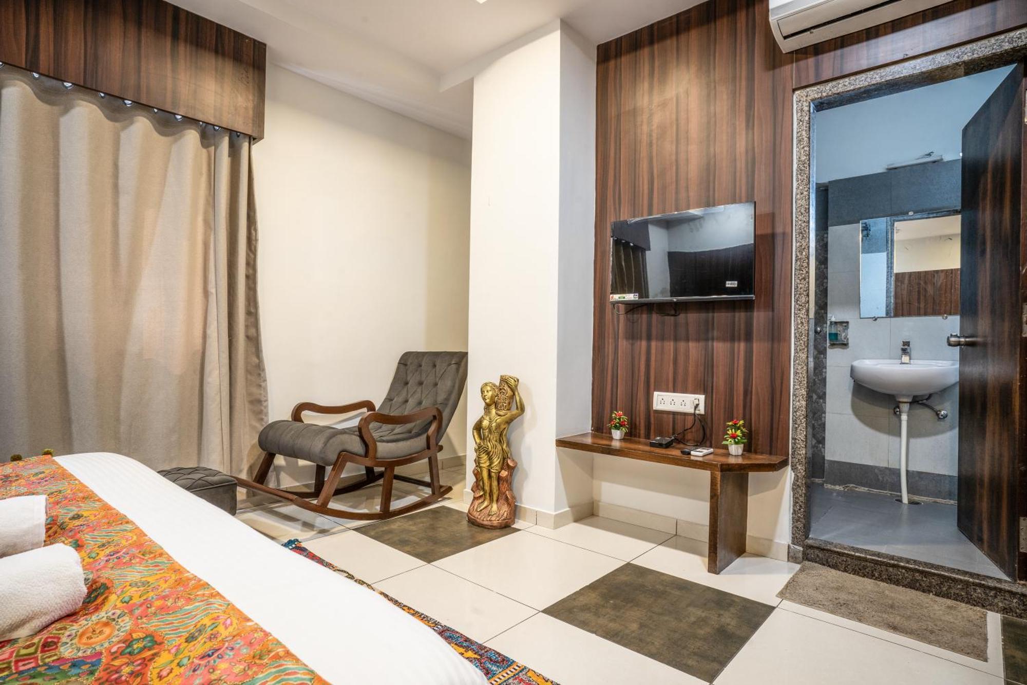 Hotel Naman อุเดเปอร์ ภายนอก รูปภาพ