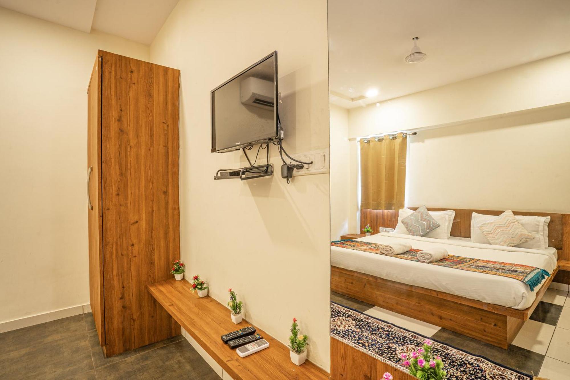 Hotel Naman อุเดเปอร์ ภายนอก รูปภาพ