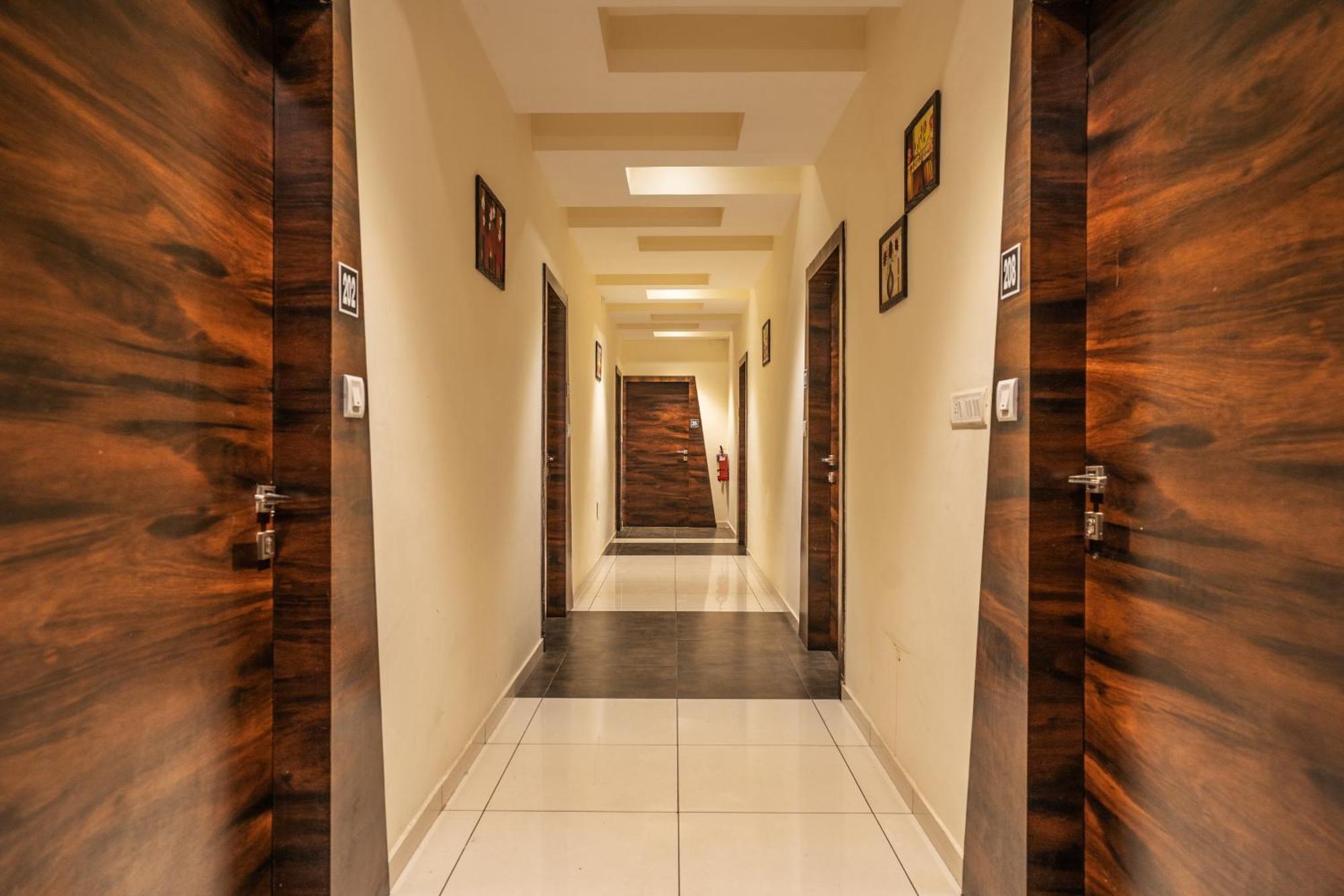 Hotel Naman อุเดเปอร์ ภายนอก รูปภาพ
