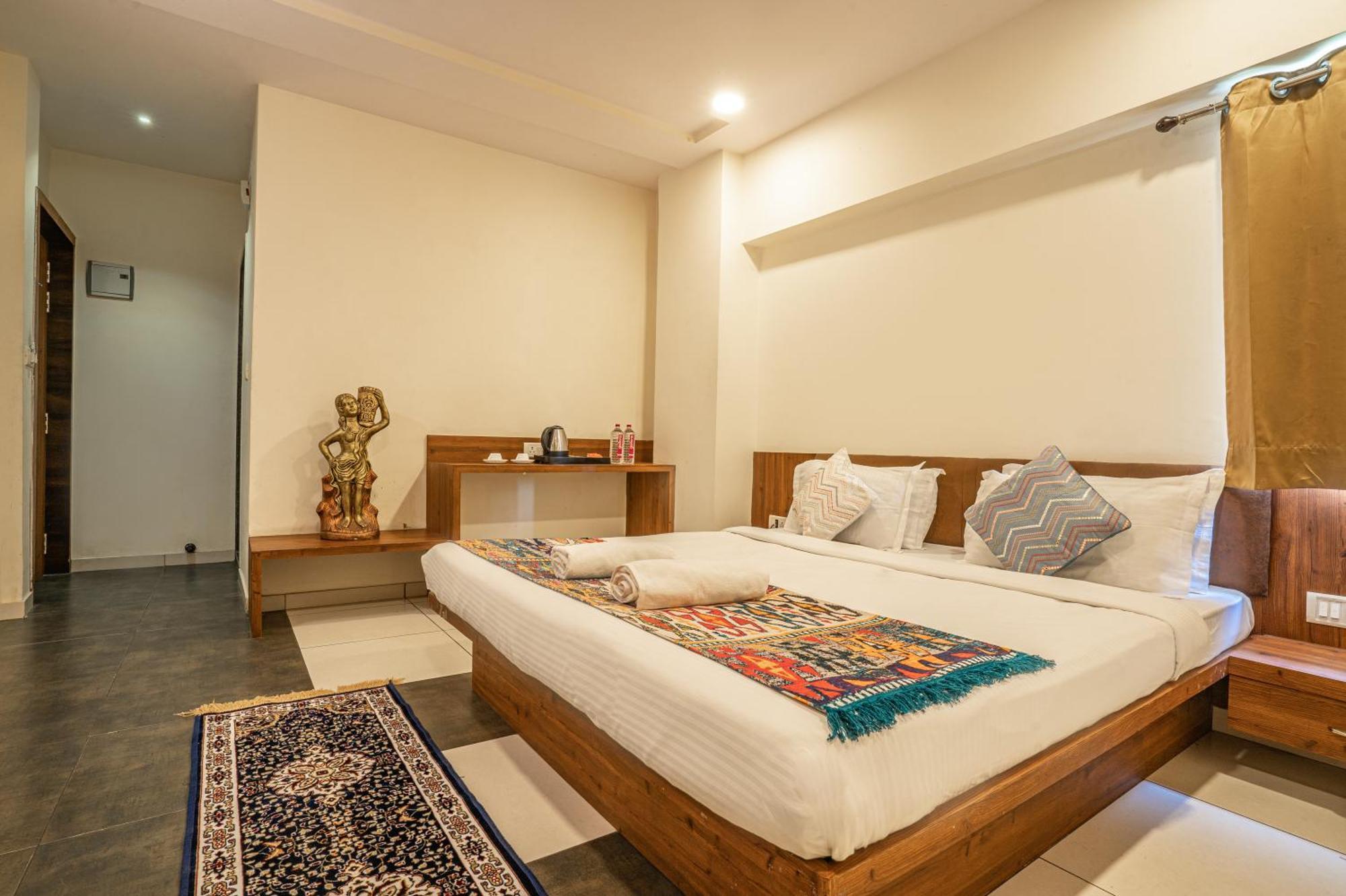 Hotel Naman อุเดเปอร์ ภายนอก รูปภาพ