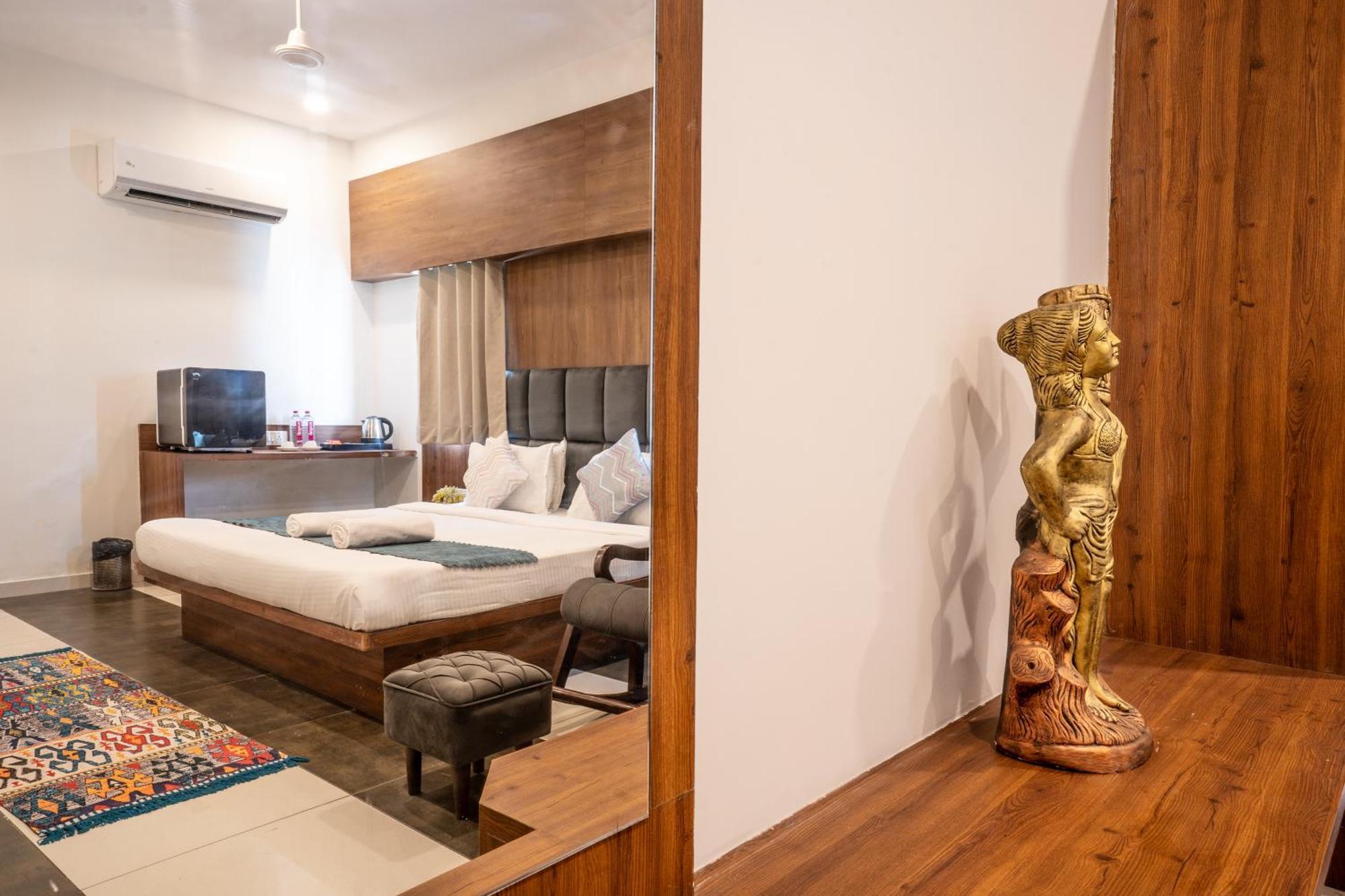 Hotel Naman อุเดเปอร์ ภายนอก รูปภาพ