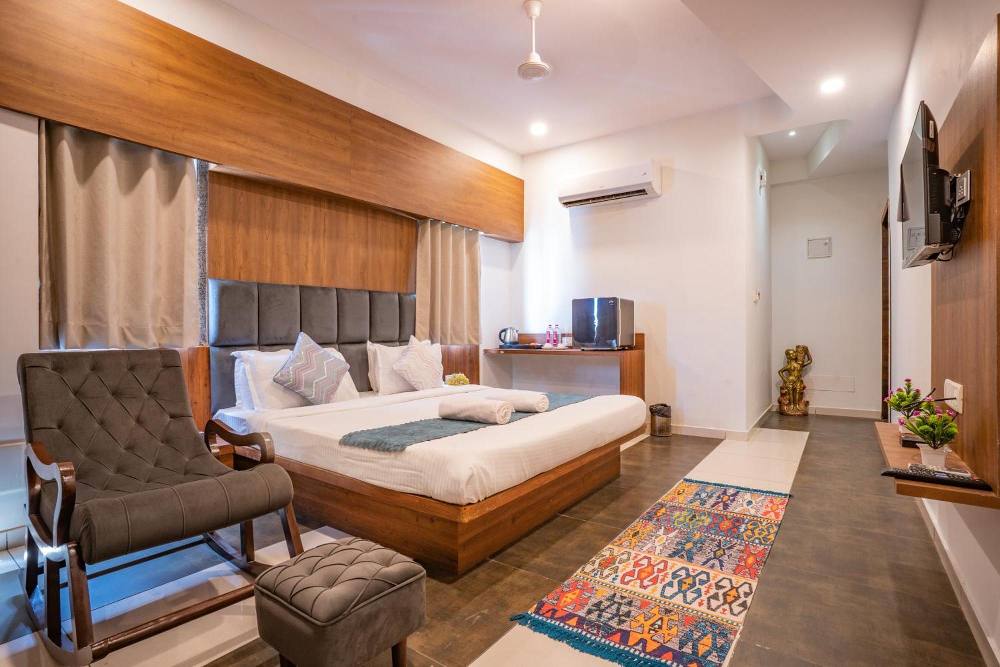 Hotel Naman อุเดเปอร์ ภายนอก รูปภาพ