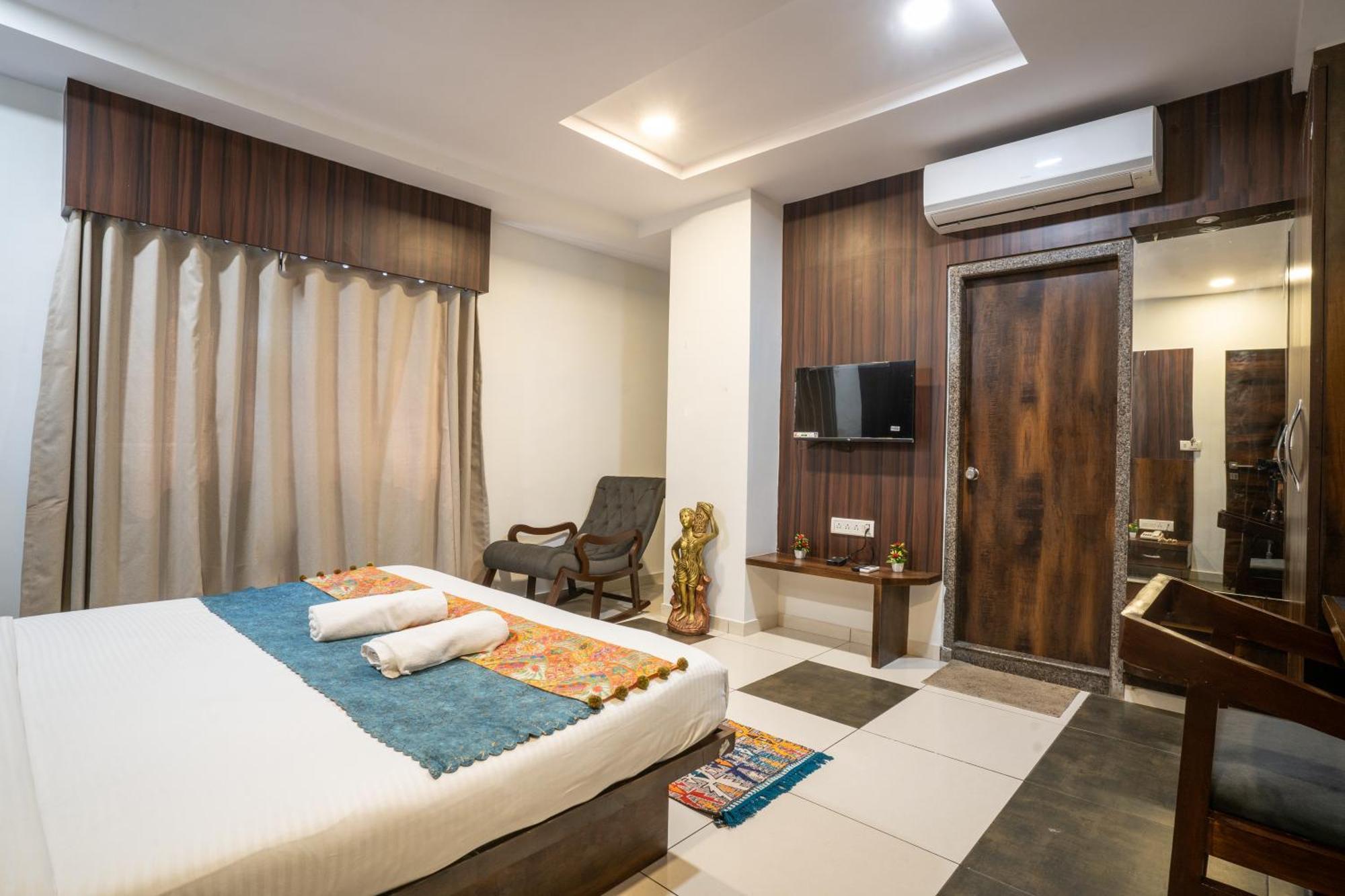 Hotel Naman อุเดเปอร์ ภายนอก รูปภาพ
