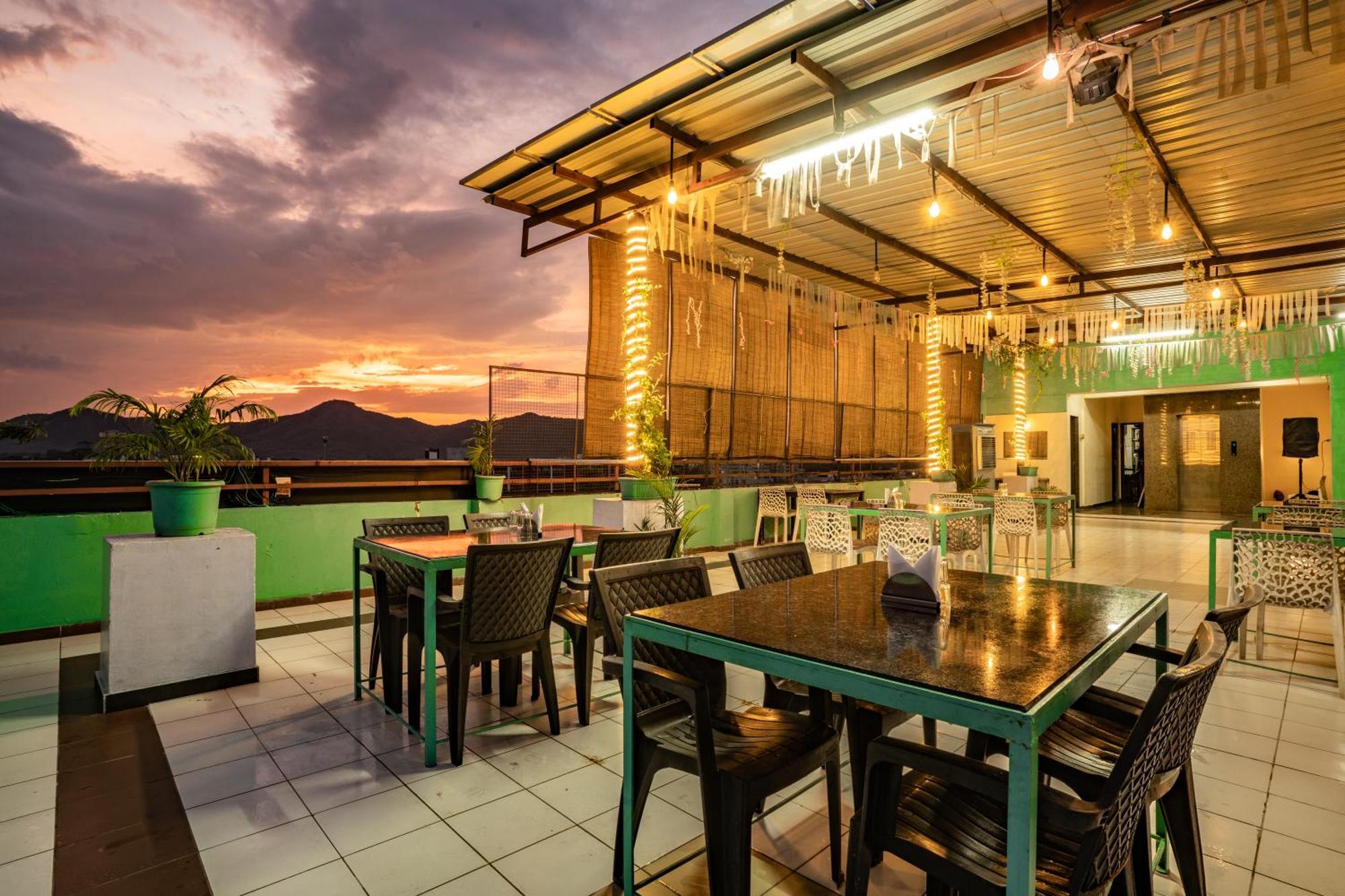 Hotel Naman อุเดเปอร์ ภายนอก รูปภาพ