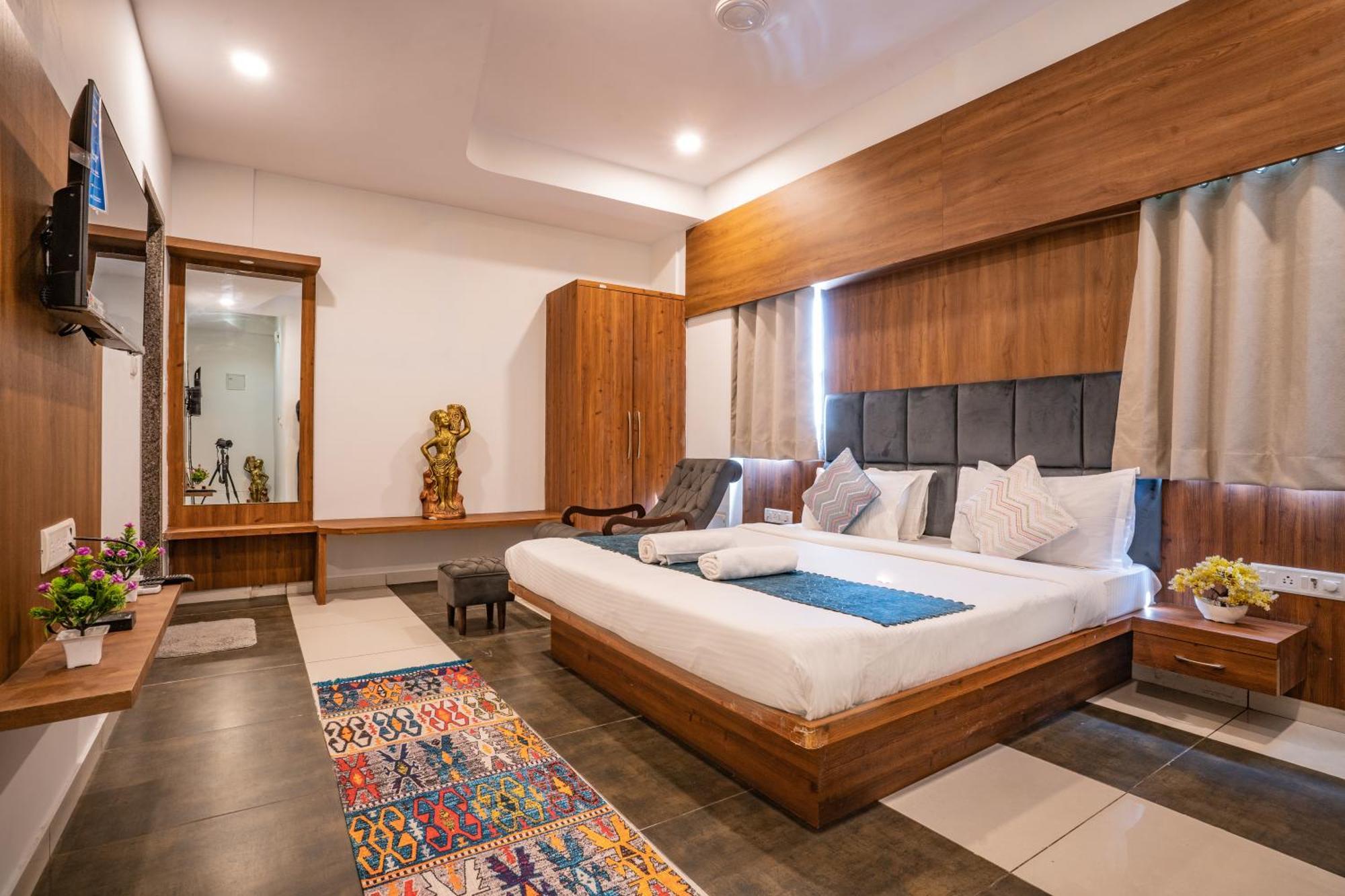 Hotel Naman อุเดเปอร์ ภายนอก รูปภาพ
