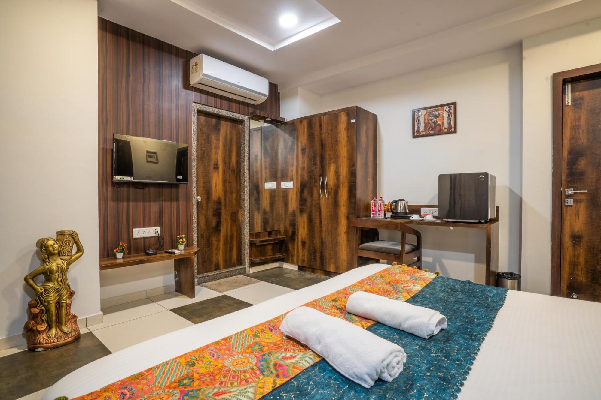 Hotel Naman อุเดเปอร์ ภายนอก รูปภาพ
