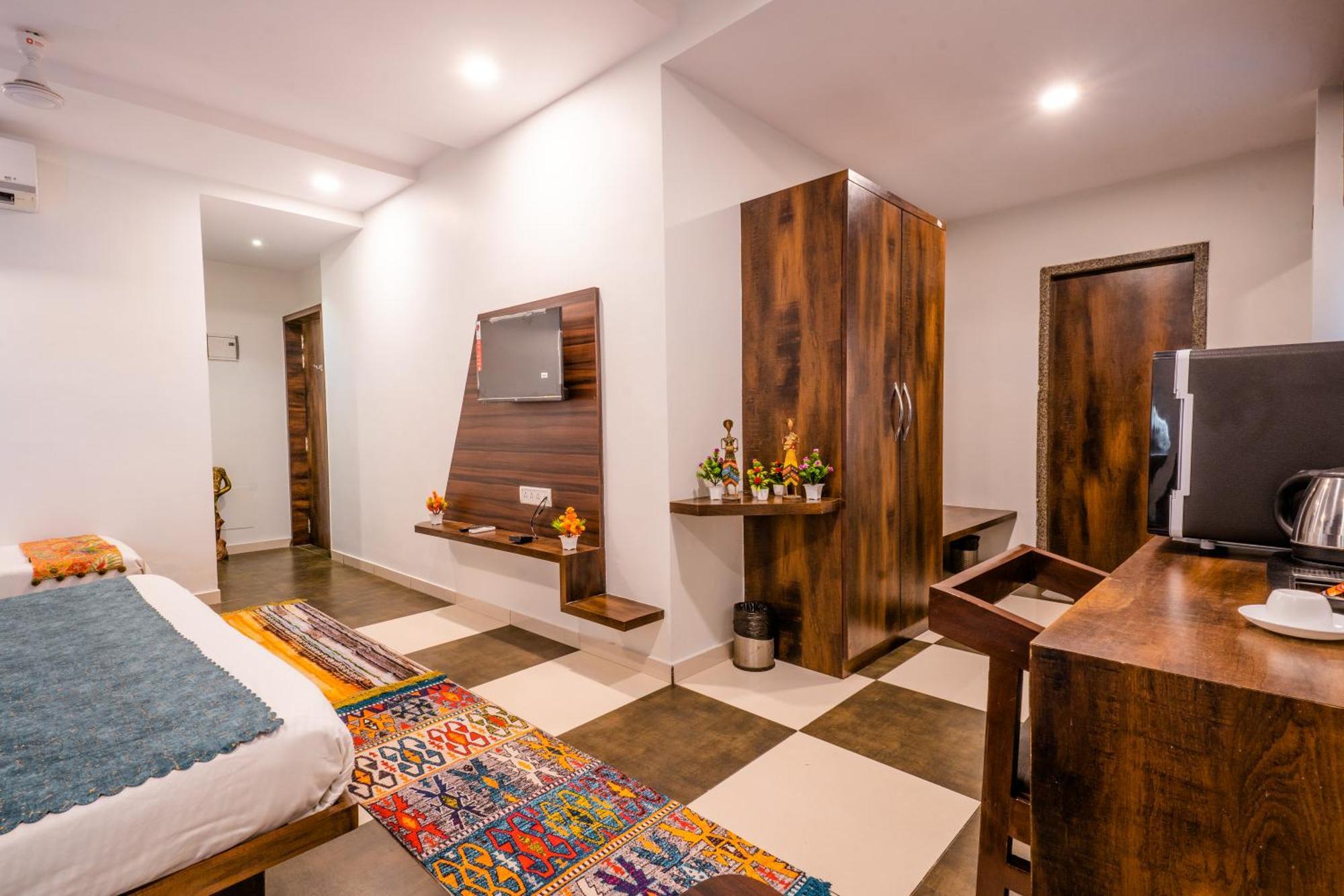 Hotel Naman อุเดเปอร์ ภายนอก รูปภาพ