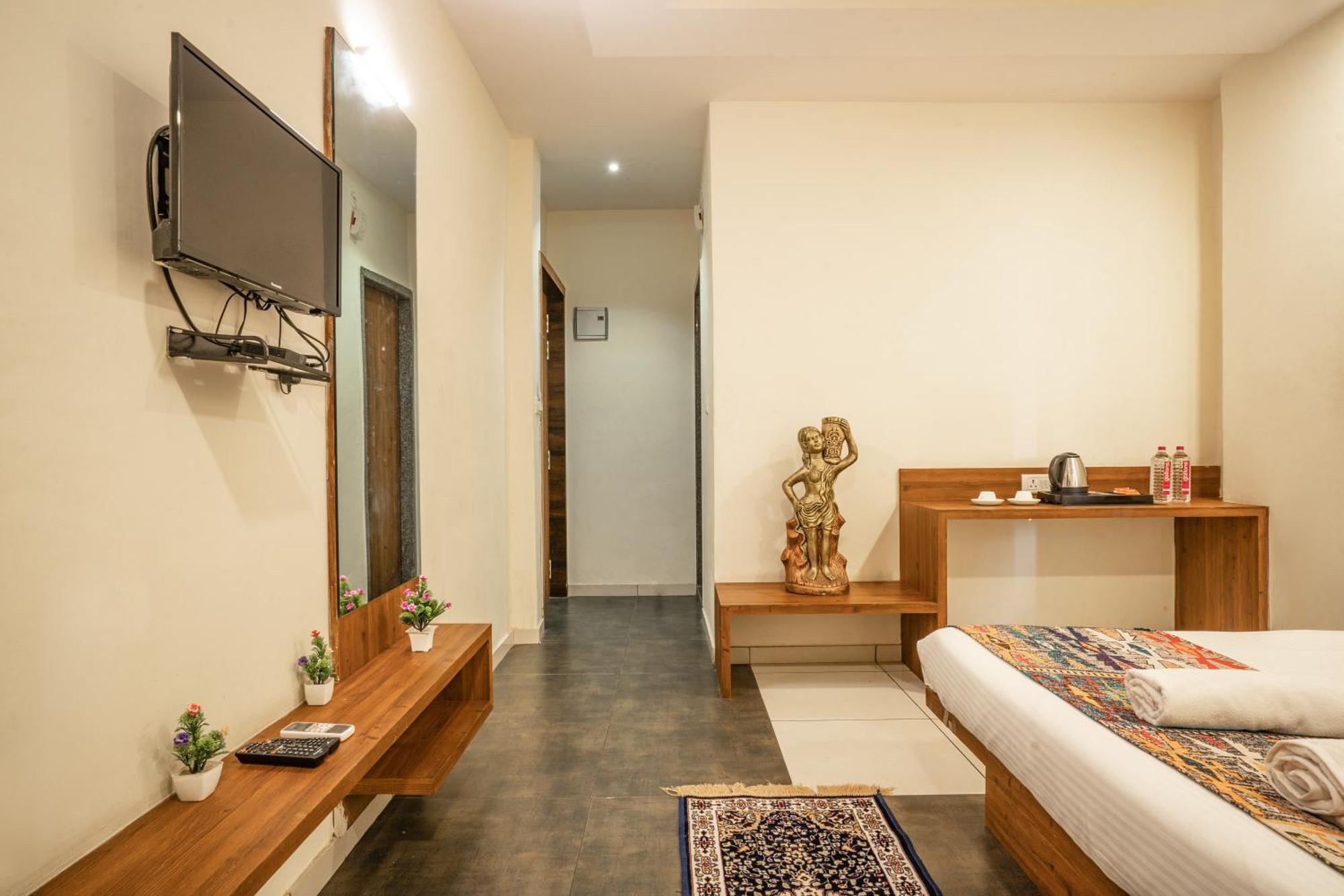 Hotel Naman อุเดเปอร์ ภายนอก รูปภาพ