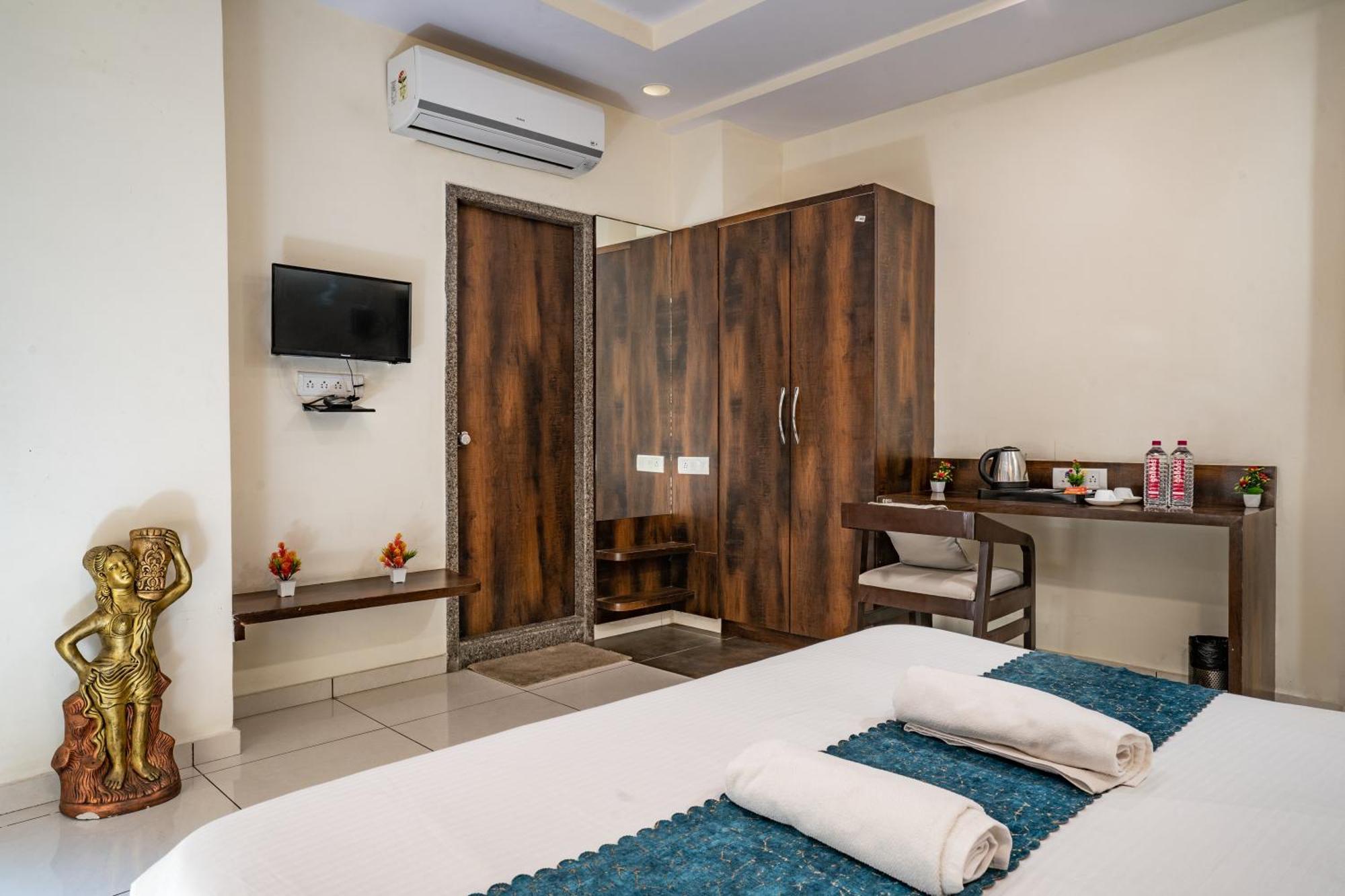 Hotel Naman อุเดเปอร์ ภายนอก รูปภาพ