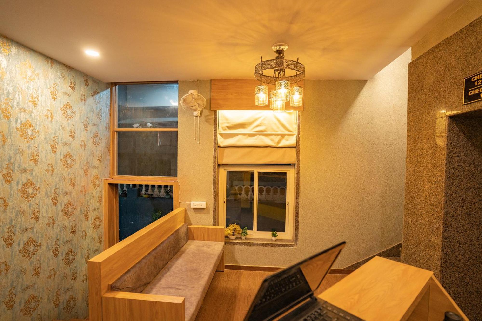 Hotel Naman อุเดเปอร์ ภายนอก รูปภาพ