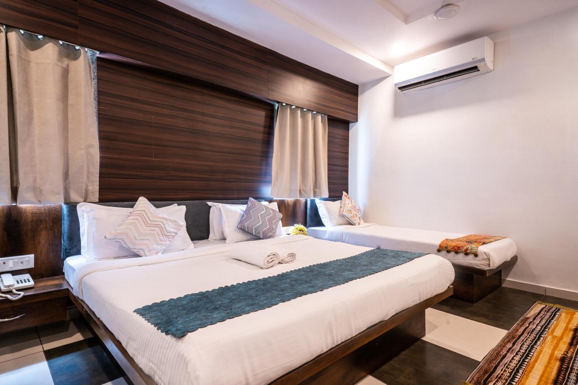 Hotel Naman อุเดเปอร์ ภายนอก รูปภาพ