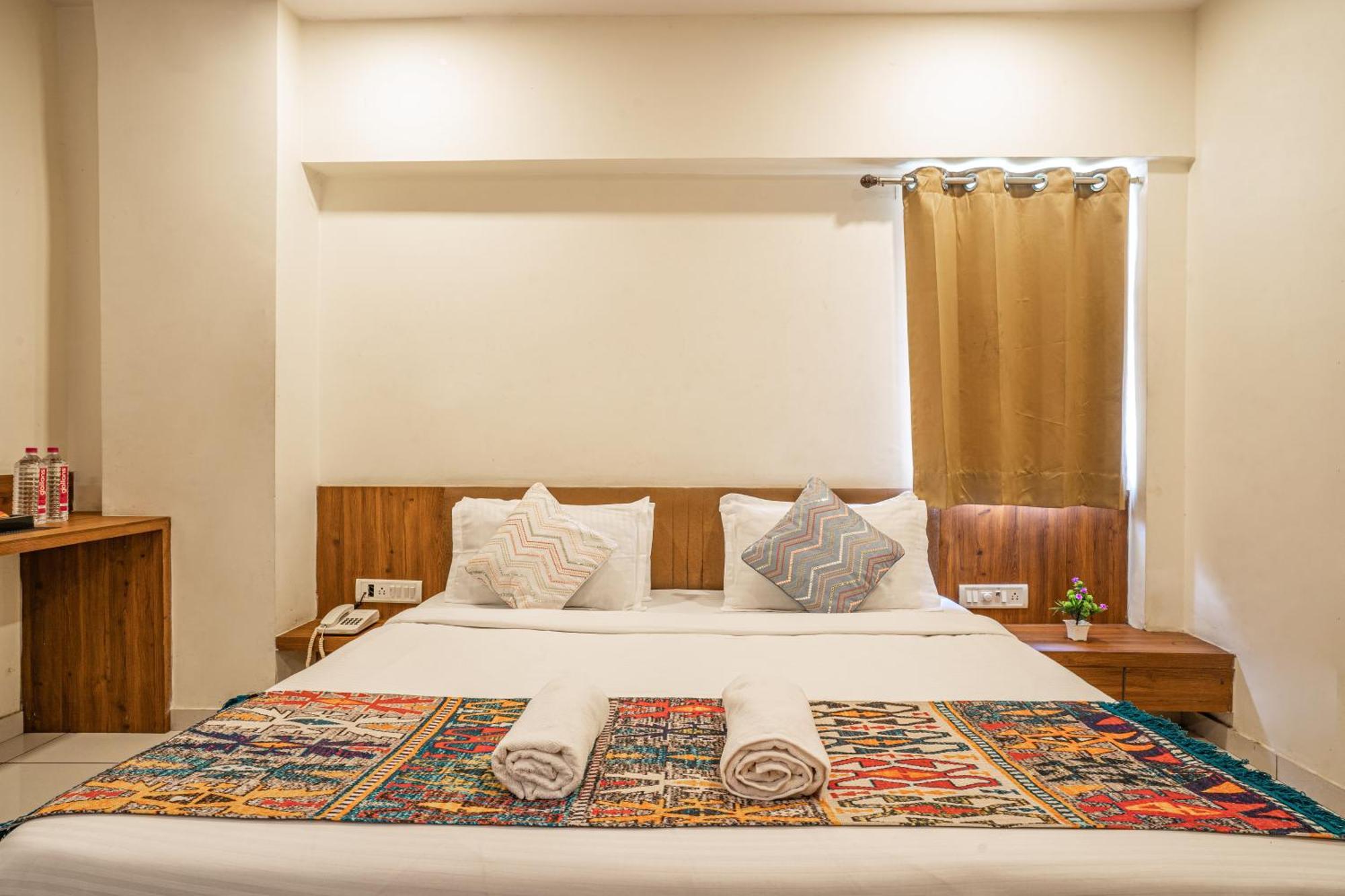 Hotel Naman อุเดเปอร์ ภายนอก รูปภาพ