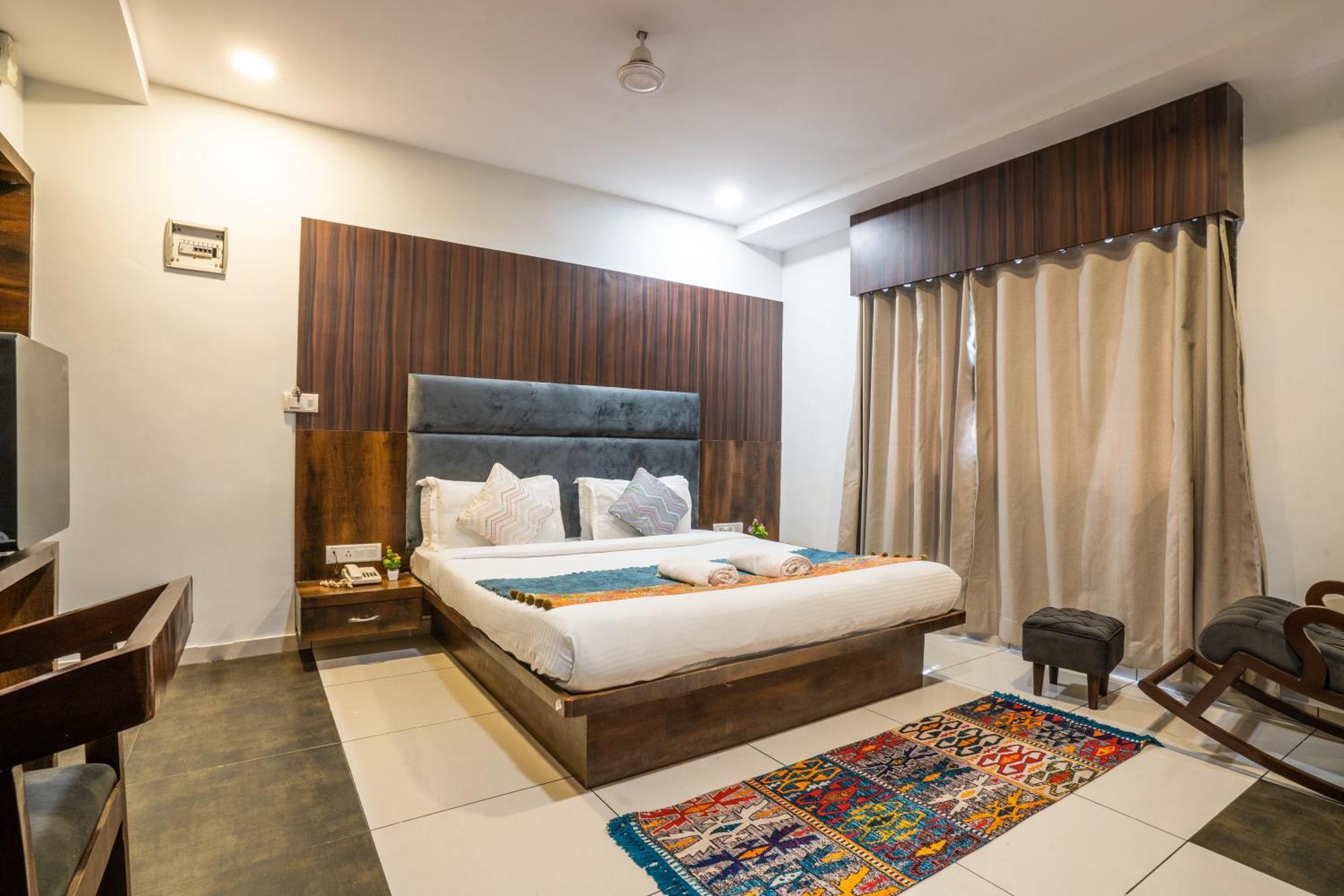 Hotel Naman อุเดเปอร์ ภายนอก รูปภาพ