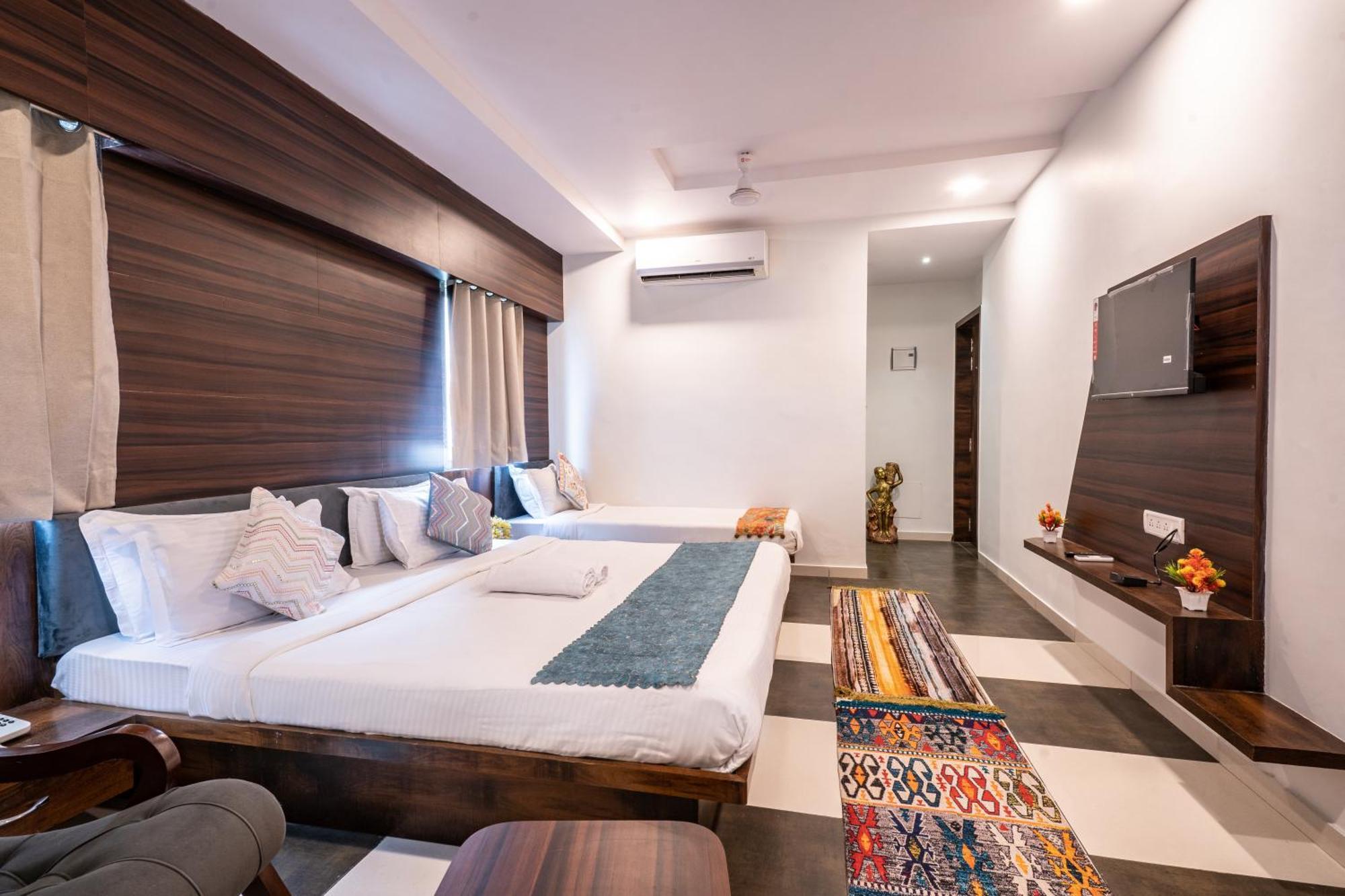 Hotel Naman อุเดเปอร์ ภายนอก รูปภาพ
