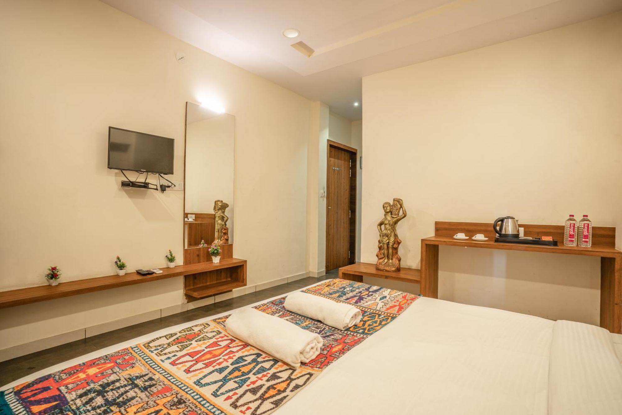 Hotel Naman อุเดเปอร์ ภายนอก รูปภาพ