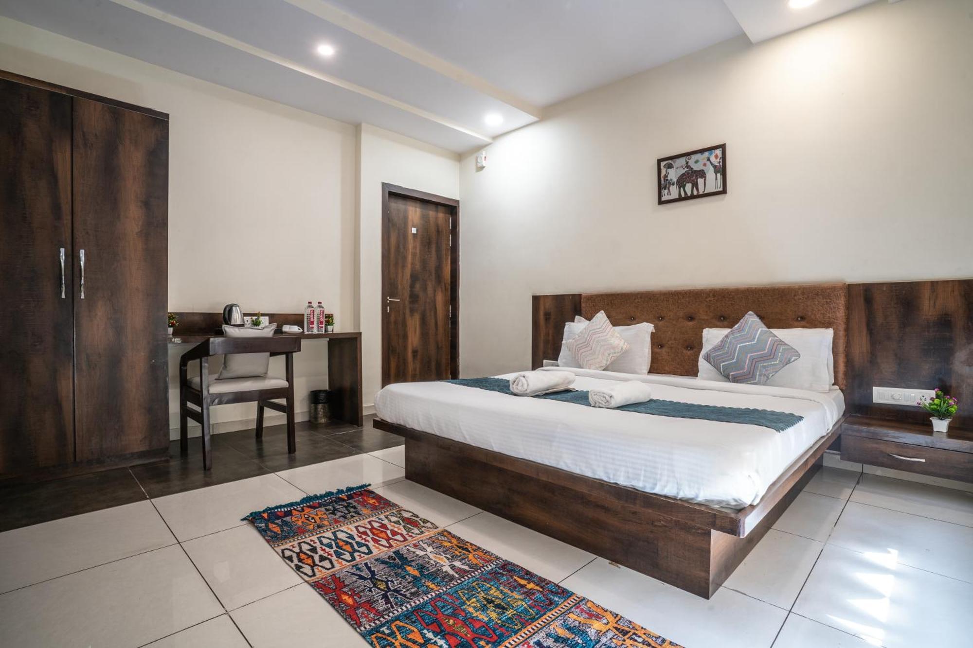 Hotel Naman อุเดเปอร์ ภายนอก รูปภาพ