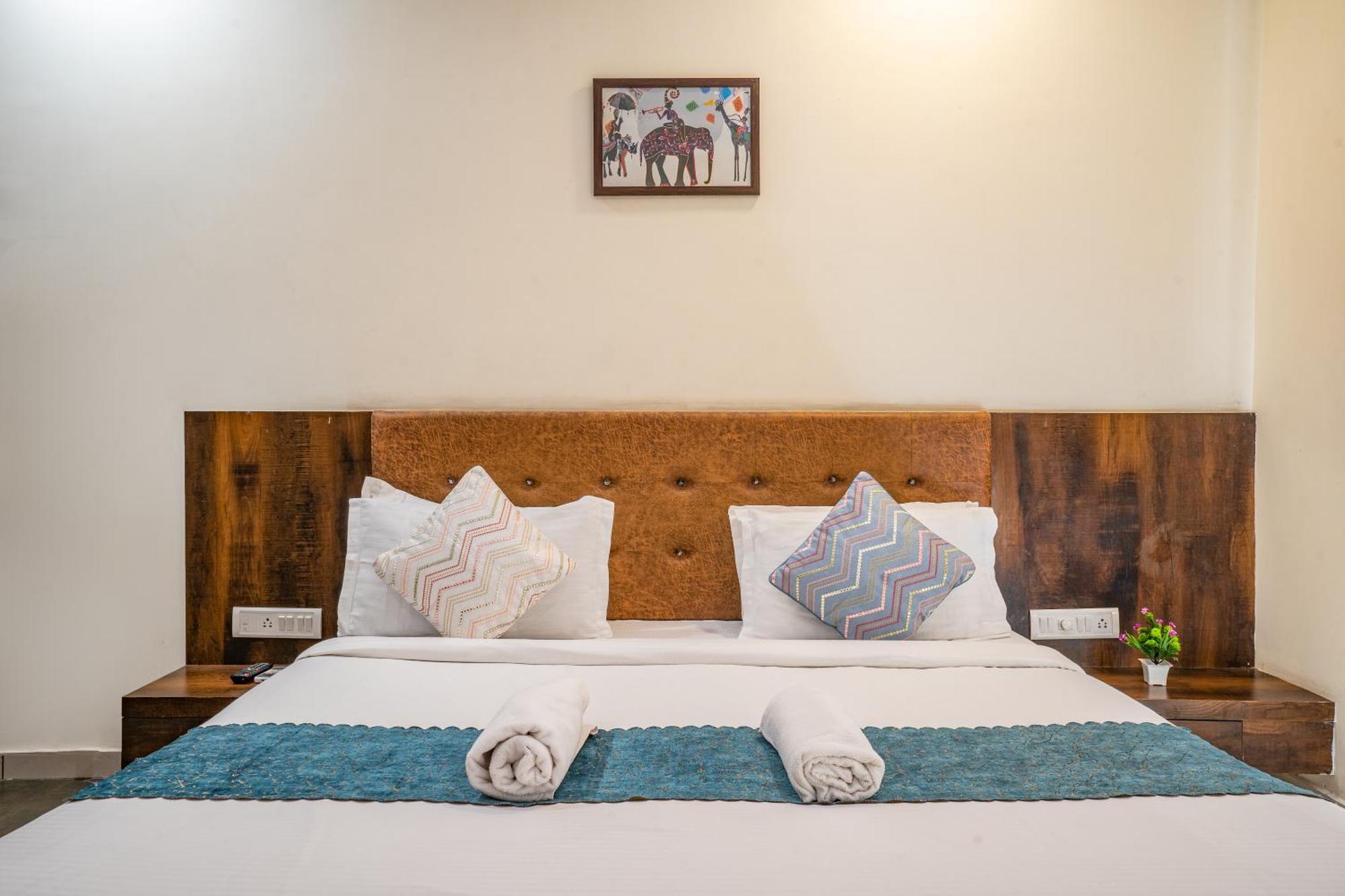 Hotel Naman อุเดเปอร์ ภายนอก รูปภาพ