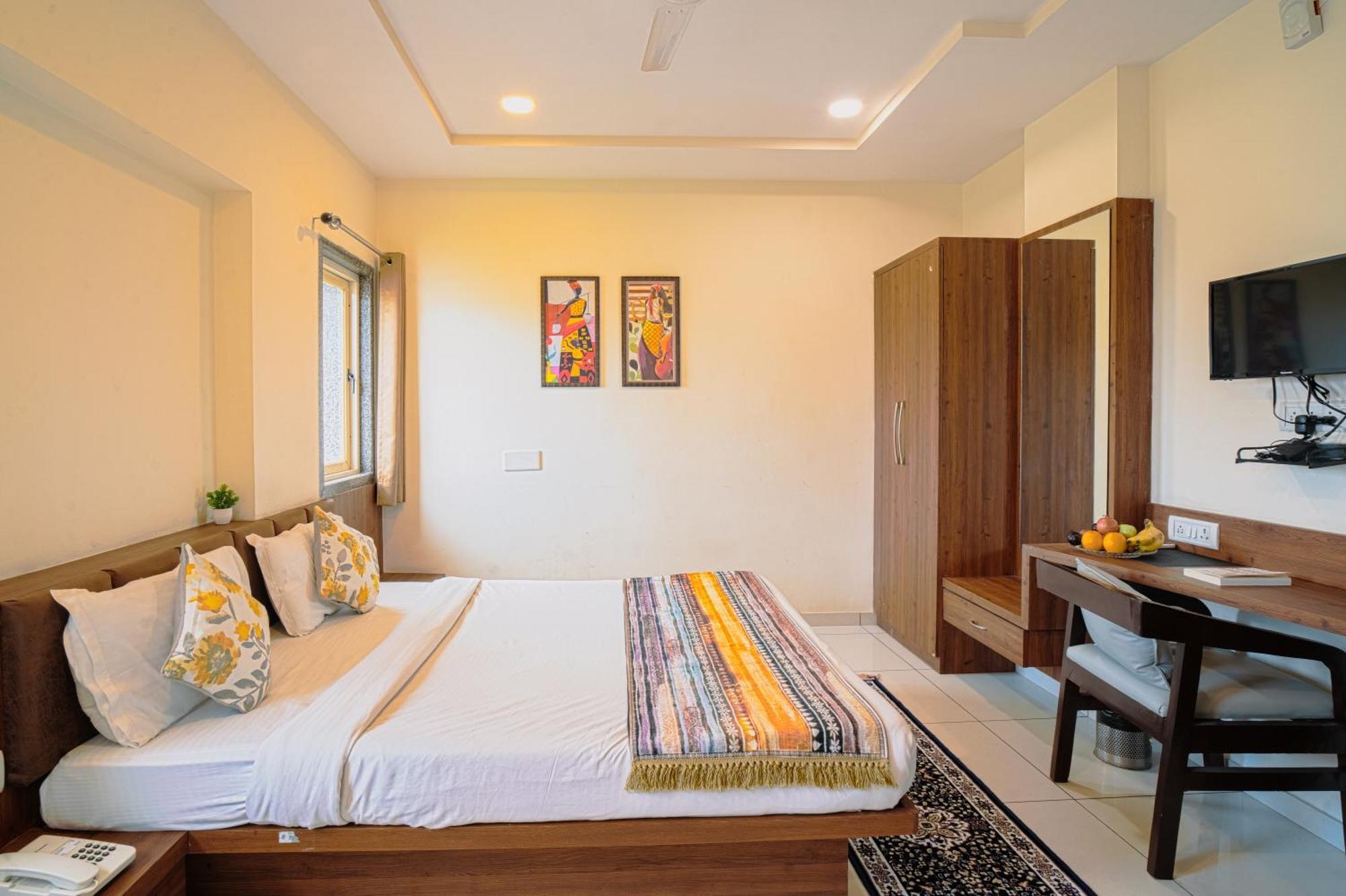 Hotel Naman อุเดเปอร์ ภายนอก รูปภาพ