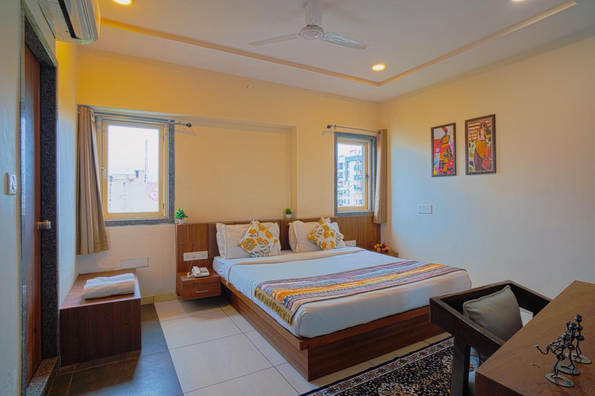 Hotel Naman อุเดเปอร์ ภายนอก รูปภาพ